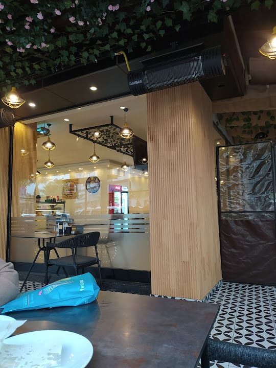 Meşhur Sarıyer Börekçisi Pasta & Kafe