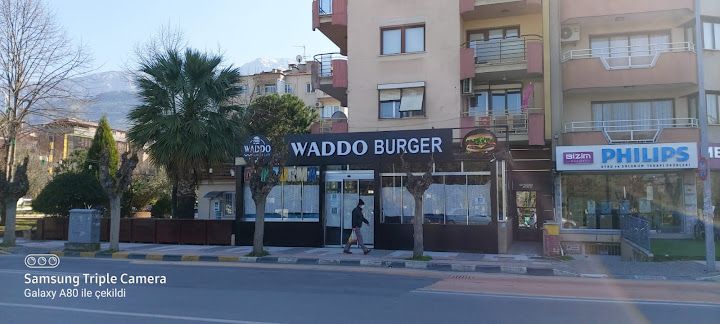Waddo Burger Cafe