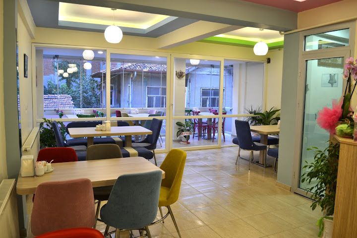 Rengarenk Ev Yemekleri & Cafe